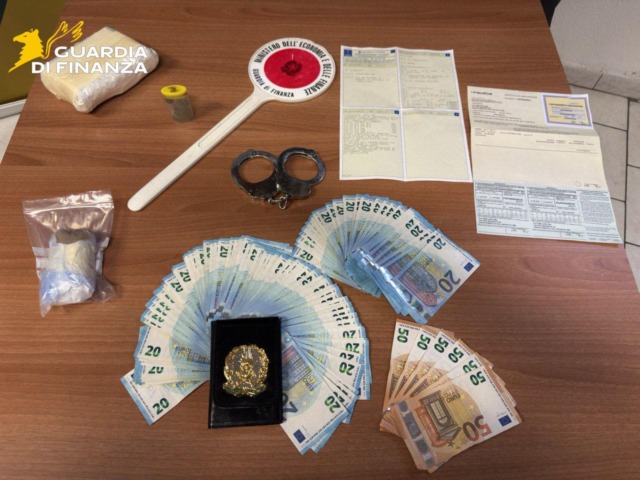 A spasso con l’auto clonata: nascosto mezzo chilo di cocaina