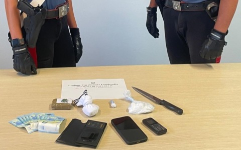 Contrasto allo spaccio nei boschi: un arresto e due denunce