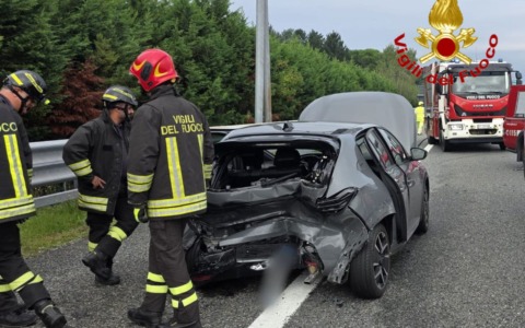 Incidente sulla A8 a Fagnano Olona: coinvolte tre auto, un ferito