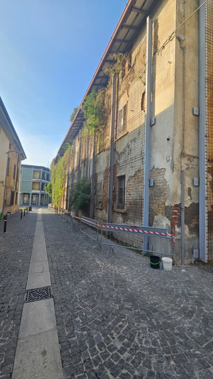 Villa Lanzani, messa in sicurezza dopo il crollo di pezzi di tetto