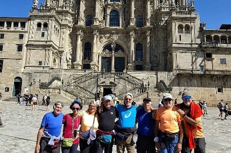 Momenti  intensi in 13 tappe e più di 400 chilometri: è l’esperienza di otto amici sul Cammino di Santiago