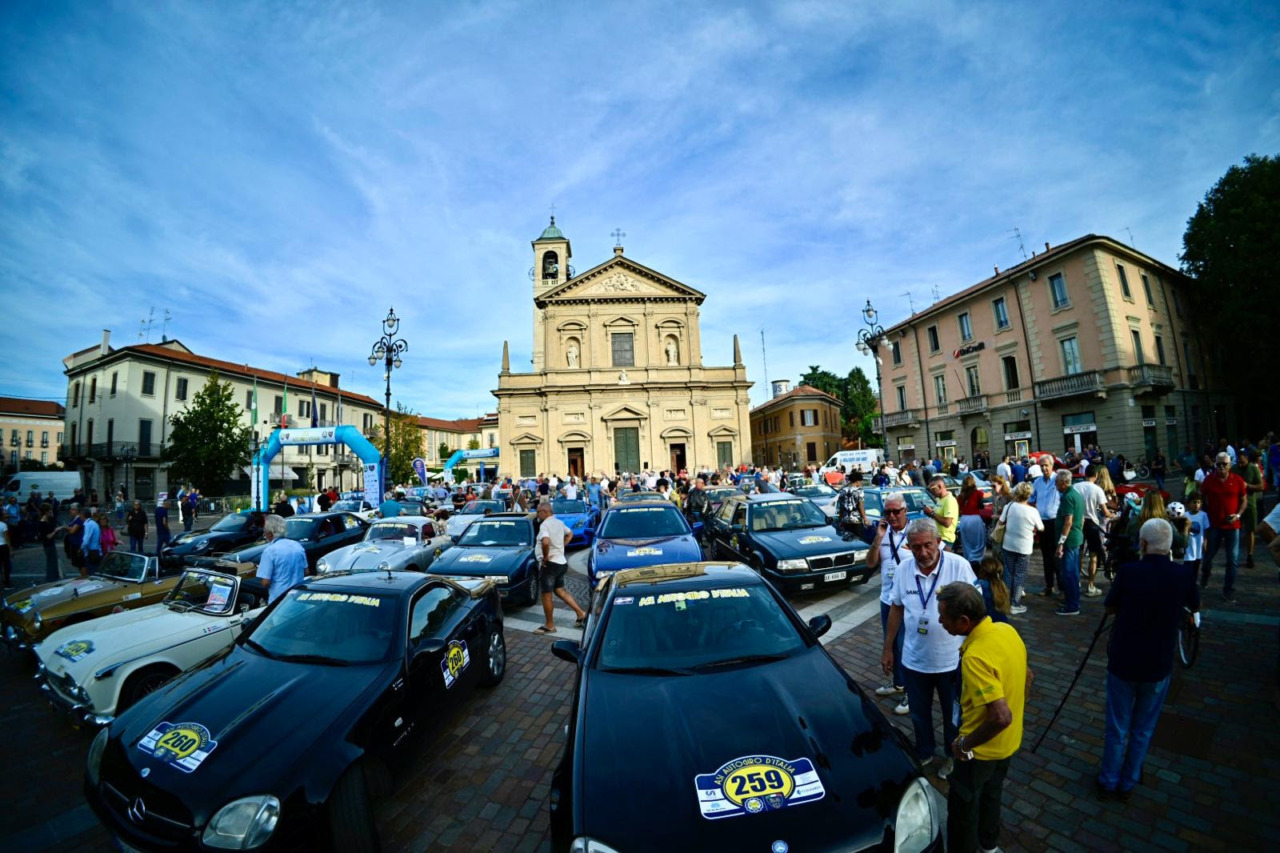 Auto storiche in piazza