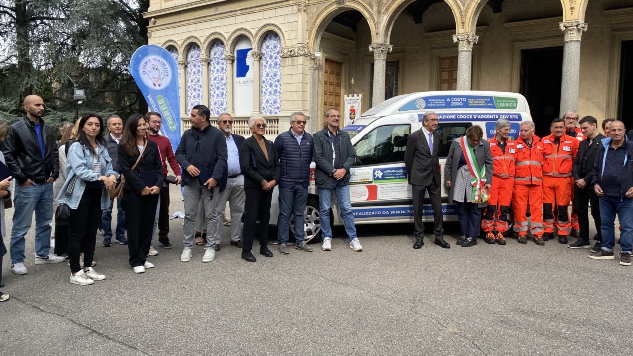 La solidarietà “riveste” un nuovo pulmino