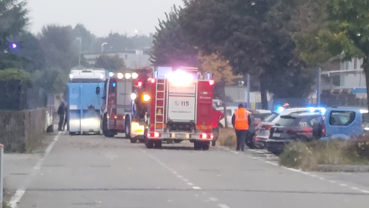 Schianto in zona industriale, motociclista grave in elisoccorso