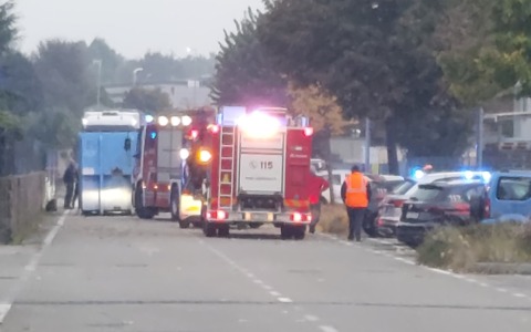 Schianto in zona industriale, motociclista grave in elisoccorso