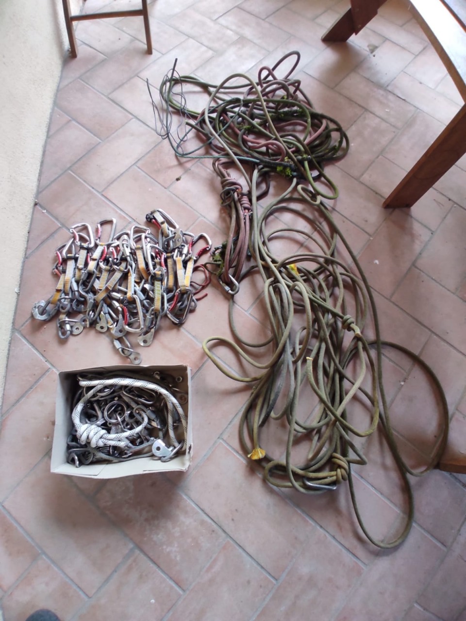 smantellate vie arrampicata abusive in valganna