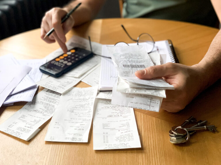 Energia elettrica, da A2a contributo volontario per ridurre le bollette: 60 euro di bonus