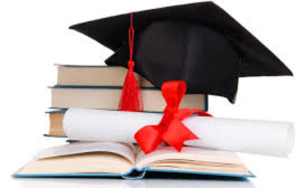 Il Comune premia i laureati e i diplomati con 100