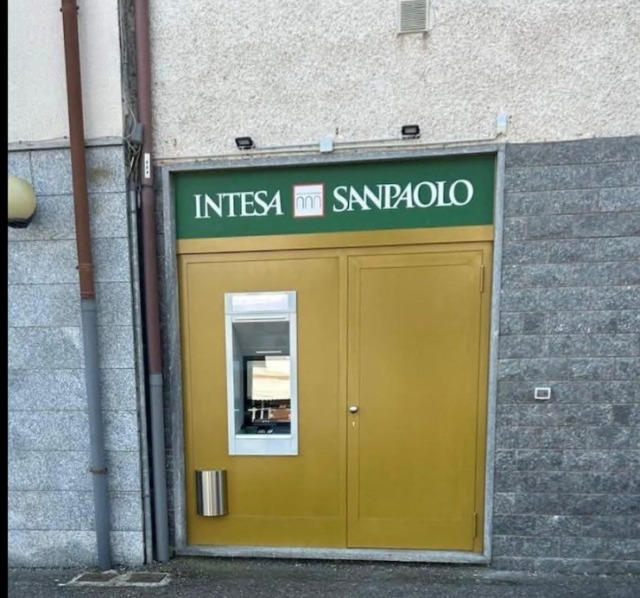 Dopo alcuni mesi di attesa e disagi in piazza Repubblica è tornato il bancomat