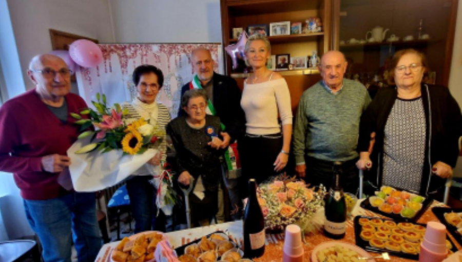 Nonna Lucrezia ha festeggiato 100 anni nella sua Olgiate