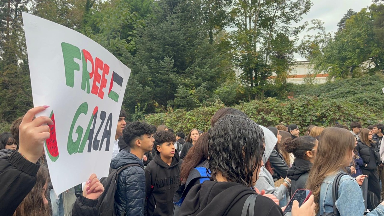 manifestazione palestina agli istituti di tradate