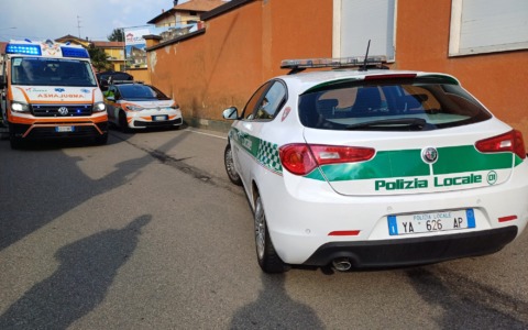 Incidente auto-moto in Varesina, 20enne in codice rosso