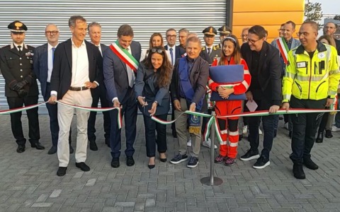 Taglio del nastro per il nuovo centro Polifunzionale
