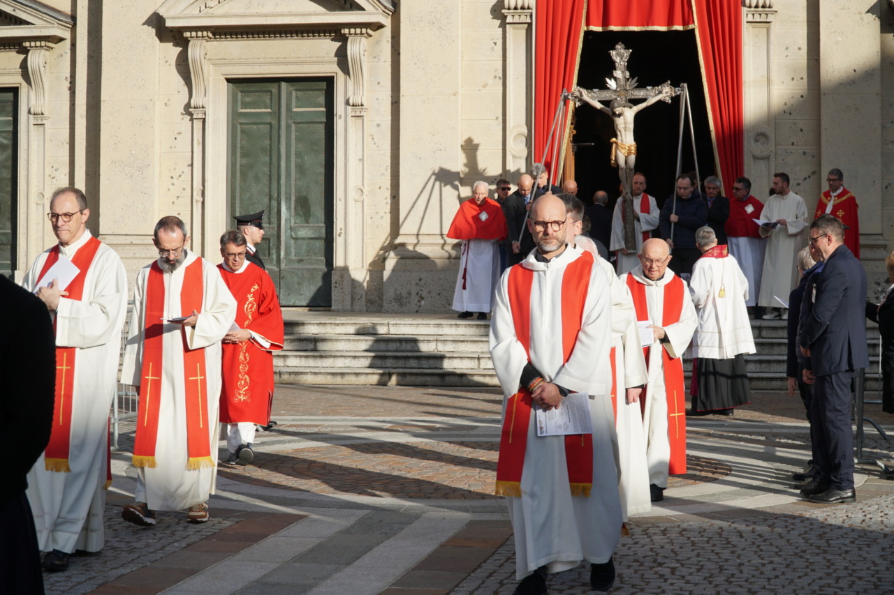 Festa del Trasporto, folla di fedeli in processione