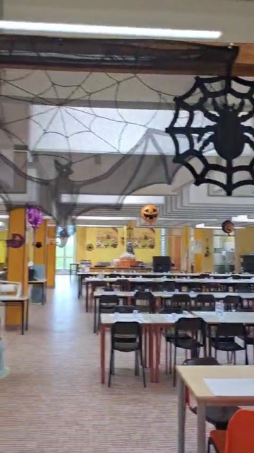 In mensa a scuola è arrivato Halloween in anticipo