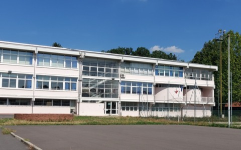 Studente rompe un tubo del calorifero: scuola allagata