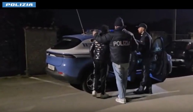 Violenta rapina ai danni di due coetanei: arrestati due diciannovenni