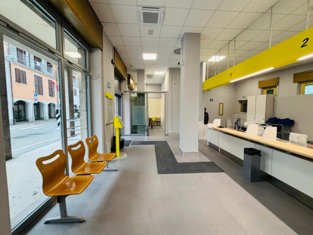 A Cairate riaperto l’ufficio postale con le novità Polis