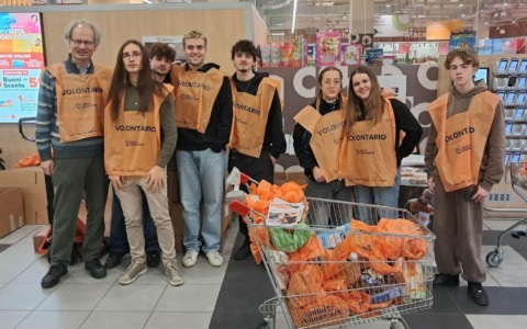 Gli studenti dell’Istituto Geymonat protagonisti alla colletta alimentare