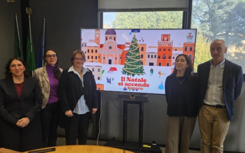 Tante luci, l’albero Abies e Cenerentola: che bel Natale a Saronno