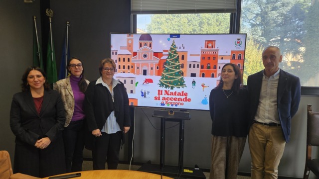 Tante luci, l’albero Abies e Cenerentola: che bel Natale a Saronno