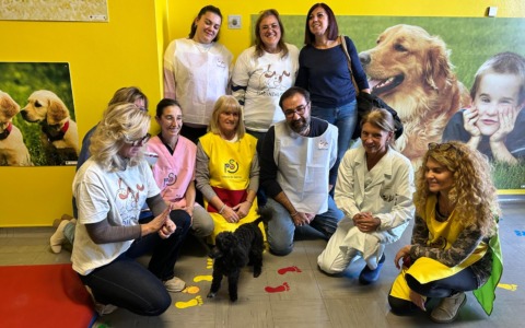 Il sorriso a quattro zampe: tornano i cani in Pediatria