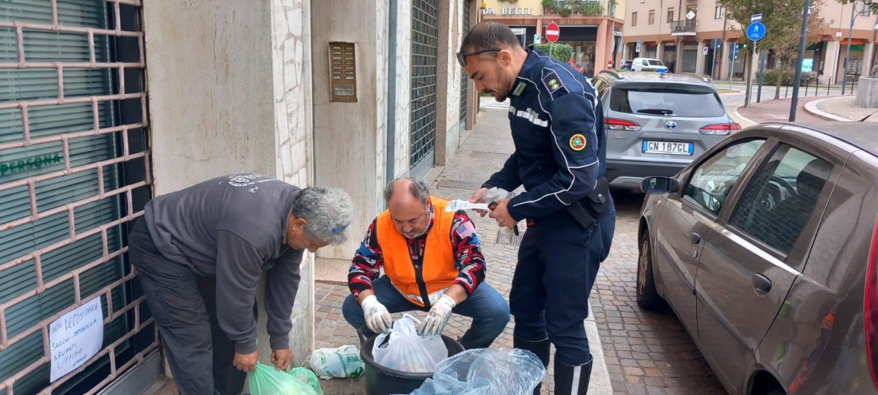 Telecamere contro gli incivili dei rifiuti