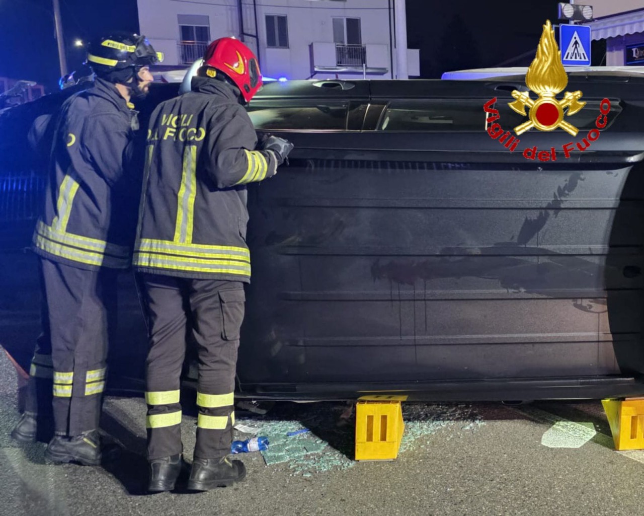 73enne si ribalta in auto a cardano al campo
