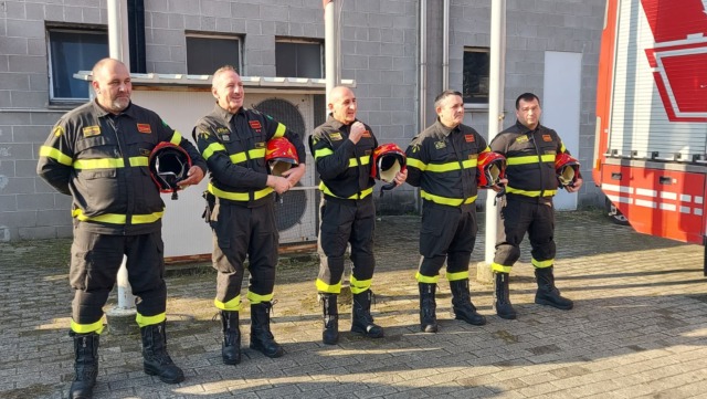 cerimonia consegna elmi rossi ai vigili del fuoco di tradate