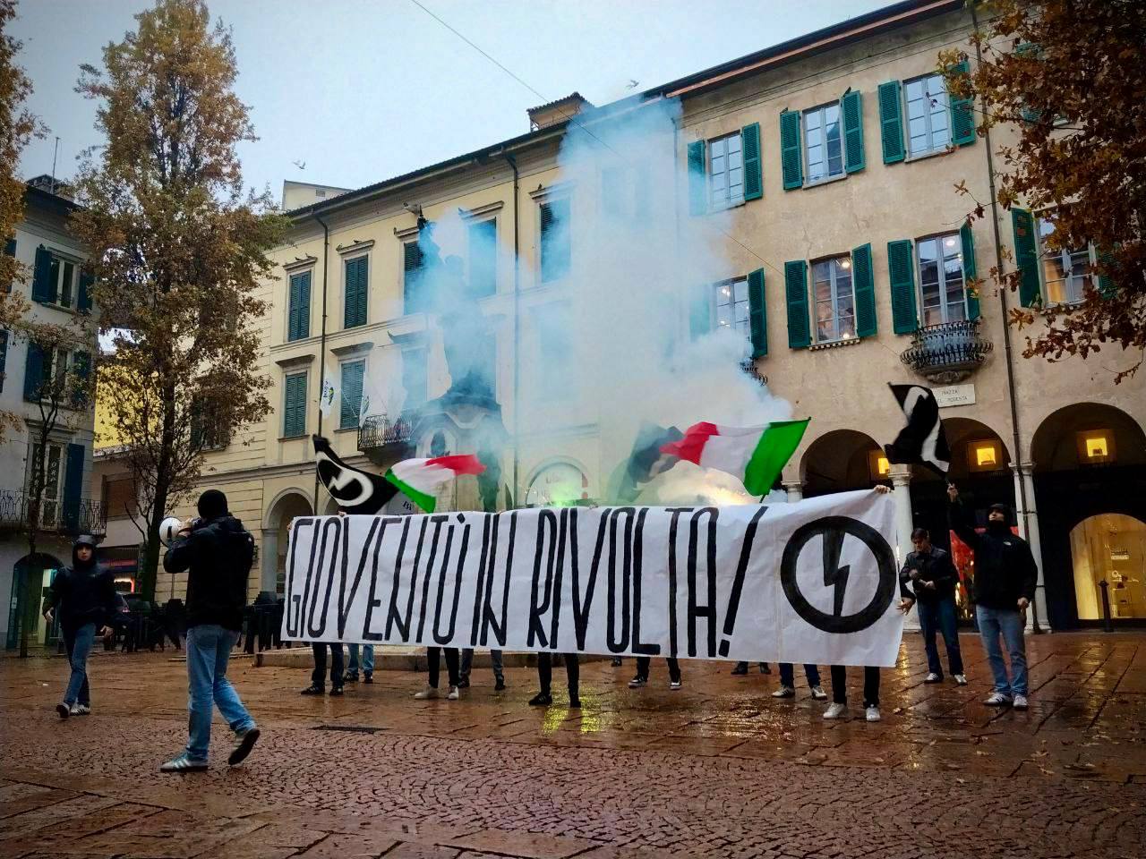 Blocco studentesco in piazza contro la riforma scolastica