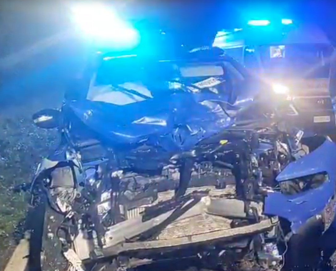 Schianto tra auto in Provinciale: due feriti