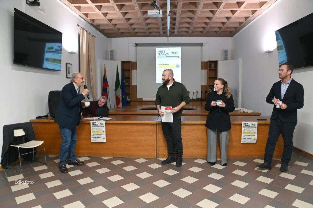 I 50 anni del premio Tenco raccontati da Antonio Silva