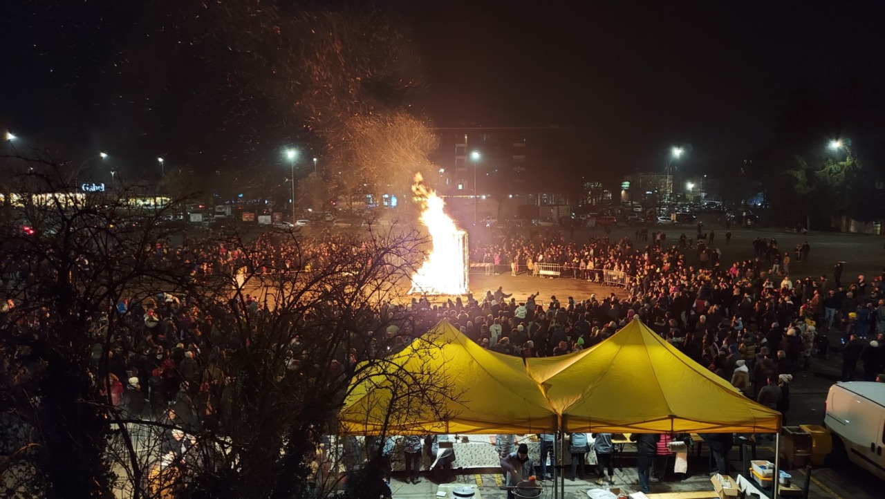 Tutti in piazza Mercato all’Epifania: si brucia la Befana