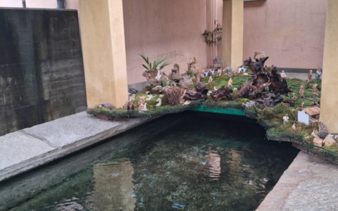 Allestito il presepe nel lavatoio di Gavirate di Oltrona