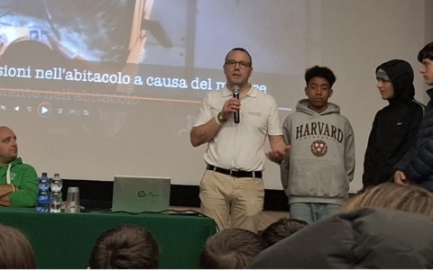 Oltre 200 studenti presenti all’incontro dedicato alla sicurezza stradale