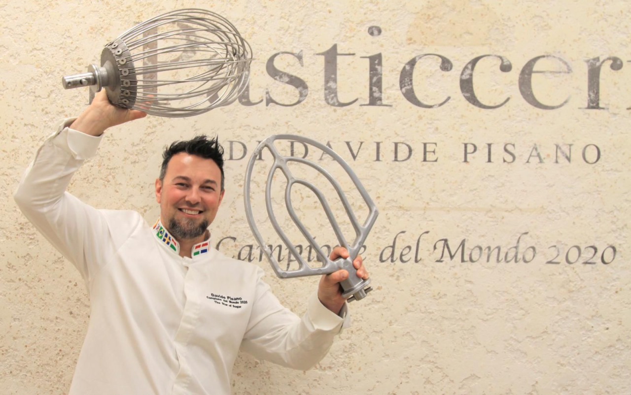 Dal tiramisù con mamma all’oro mondiale: Davide Pisano ci racconta la sua Pasticceria