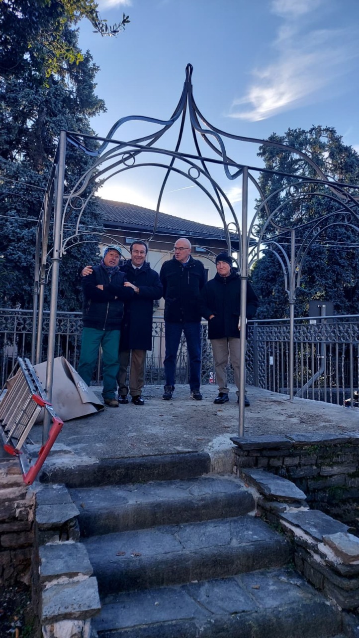 Volontari all’opera per restaurare il gazebo dell’UniTre