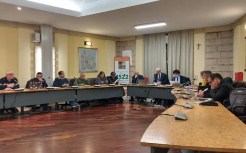 Sociale e digitalizzazione, i costi salgono e tagliare non basta: Irpef al massimo