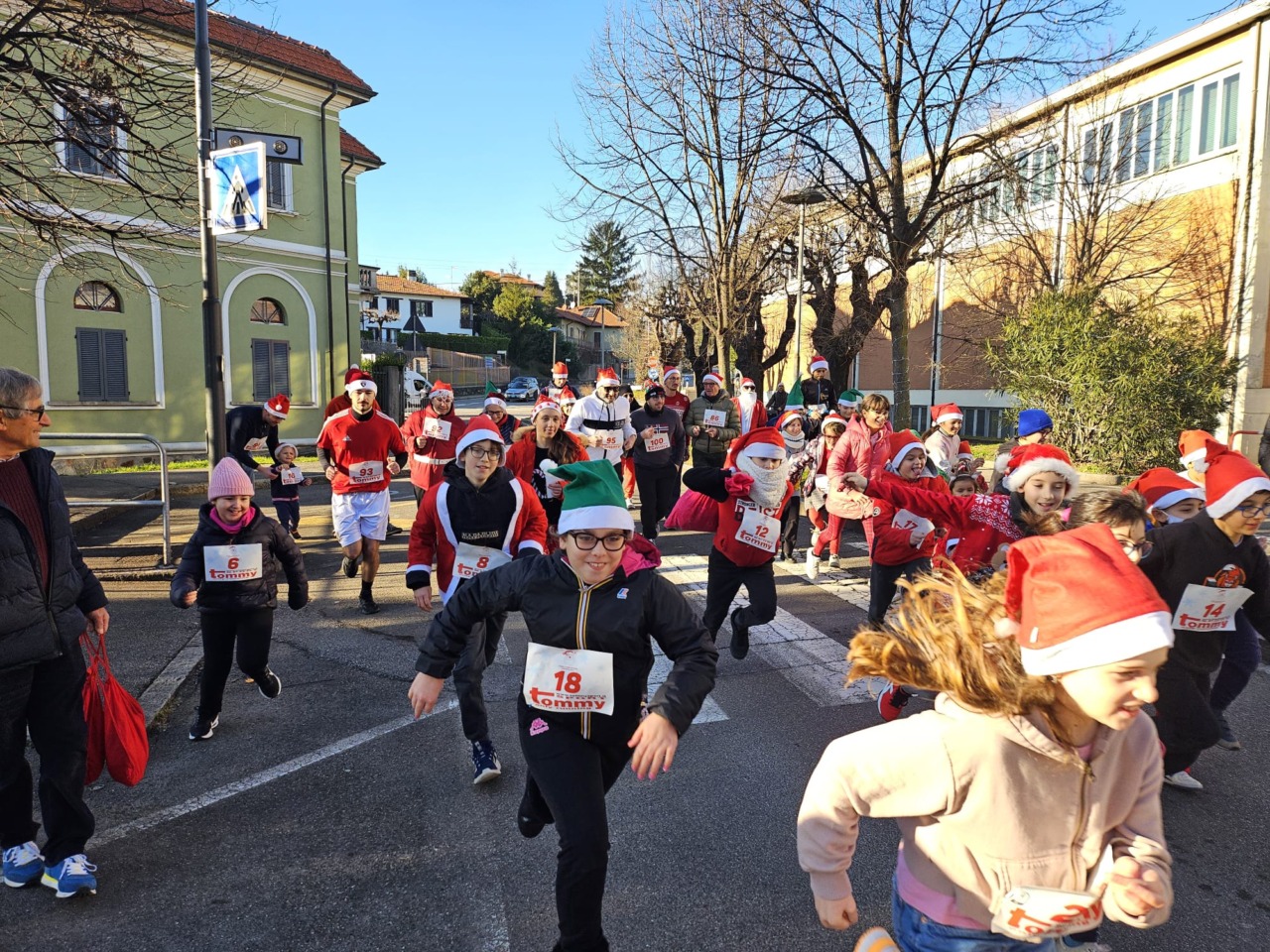 Torna la Corsa dei Babbi Natale a Varese