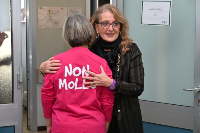 donazione ecografo caos all'asst sette laghi