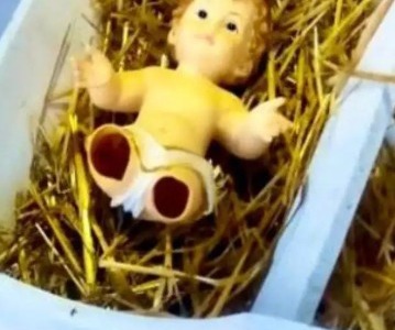 Gambe spezzate a Gesù; Lega: “Attacco vile”