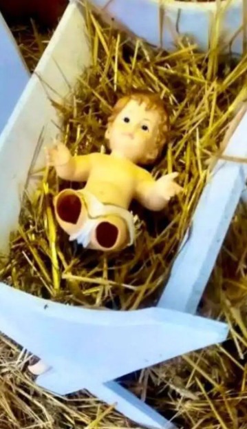 Gambe spezzate a Gesù; Lega: “Attacco vile”