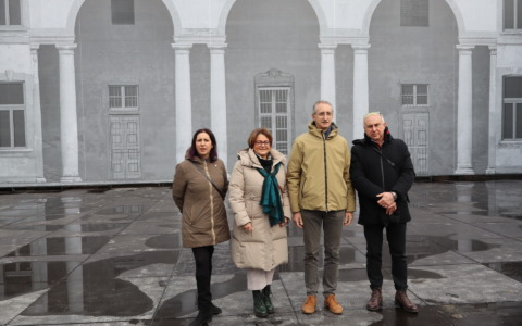 La sua rinascita parte dal cortile