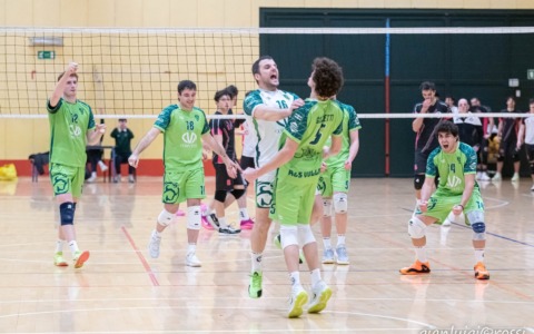Mozzate ha la meglio sullo Yaka Volley