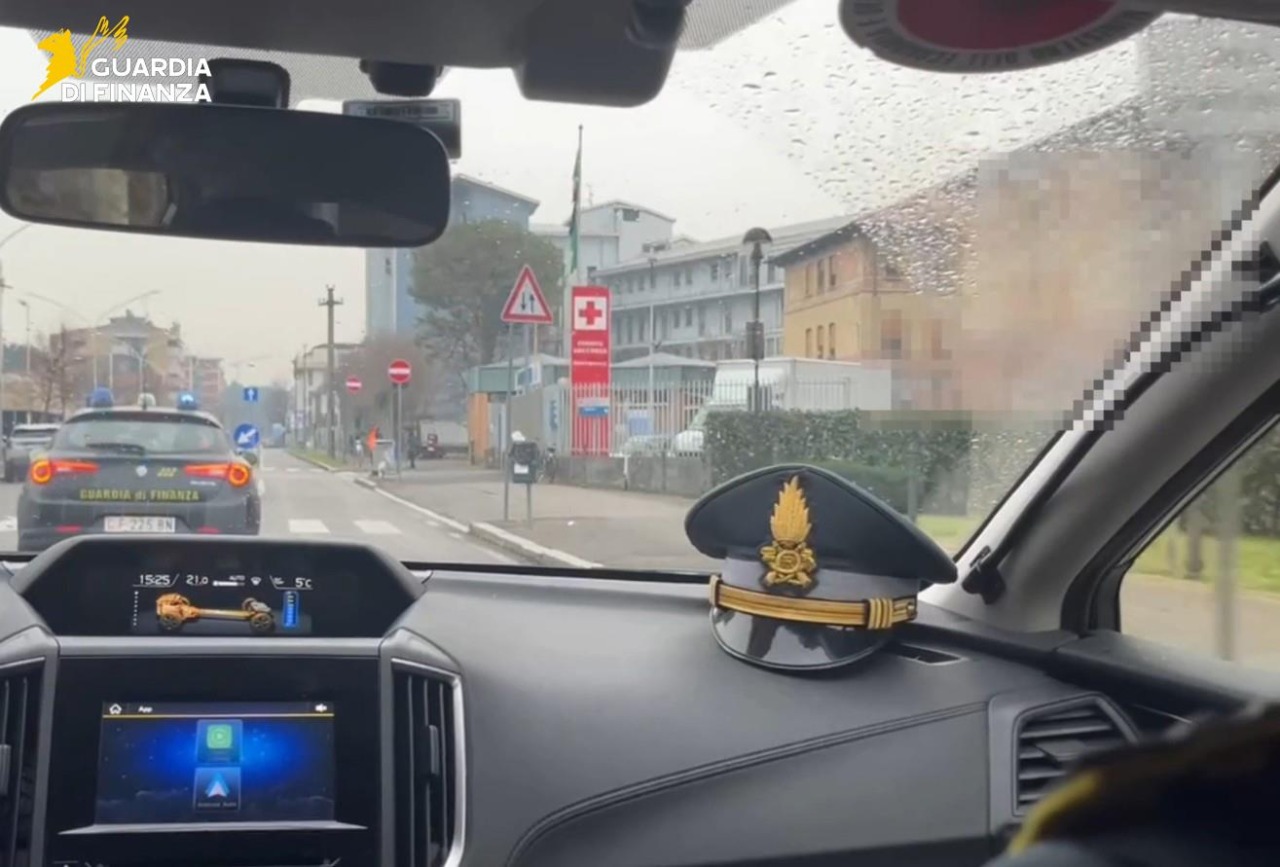 Visite private in nero e falsa presenza sul posto di lavoro: a giudizio due dipendenti pubblici