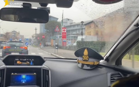 Visite private in nero e falsa presenza sul posto di lavoro: a giudizio due dipendenti pubblici