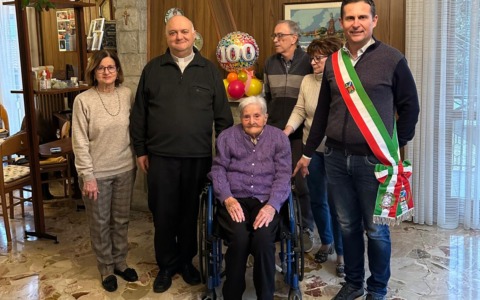 Una nuova centenaria Venegono: cento candeline per la signora Cremona