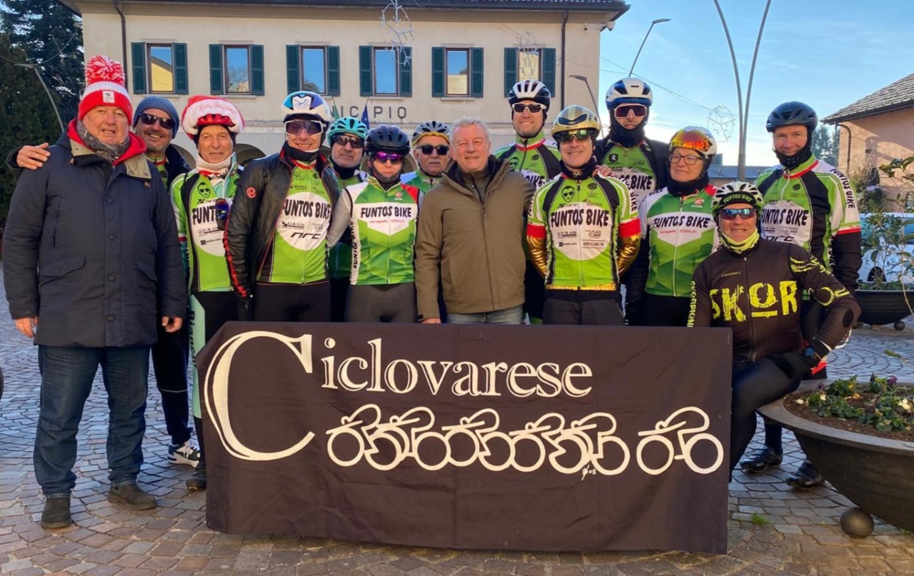 A Gavirate arriva la Befana in bicicletta