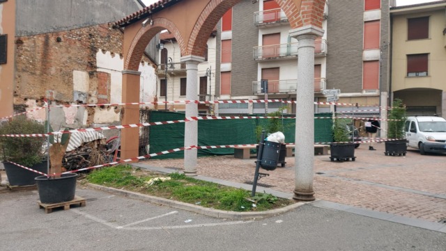 piazza abbiate guazzone recintata
