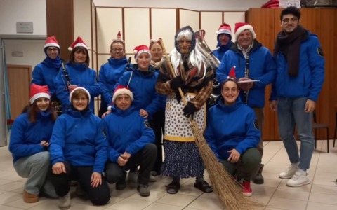 Festa speciale a Misinto: la Befana arriva accompagnata dalla banda